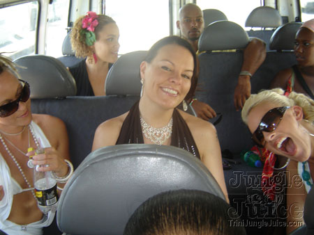 beach_house_carnival_2007-003