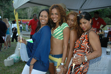 beach_house_carnival_2007-047