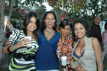 beach_house_carnival_2007-076