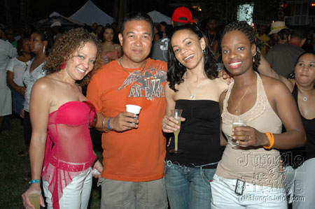 beach_house_carnival_2007-088