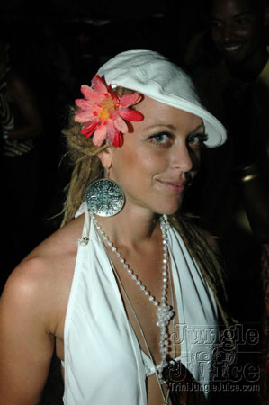 beach_house_carnival_2007-099