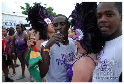 broward_carnival_2007_pt1-157