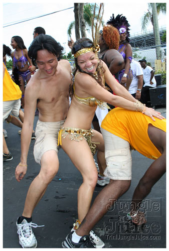 broward_carnival_2007_pt1-217