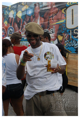 broward_carnival_2007_pt2-029