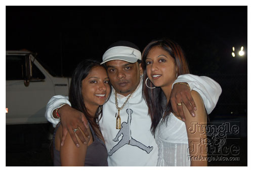 carnival_in_yuh_backyard_4-004