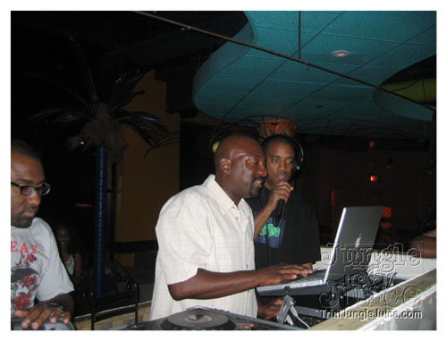 dj_super_slice_15_anniv-024