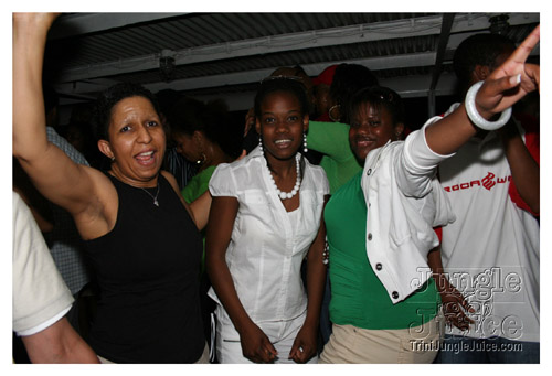 fun_guyz_boatride_2007_ny-024