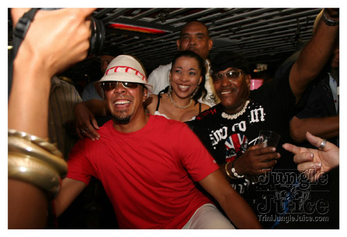 fun_guyz_boatride_2007_ny-110