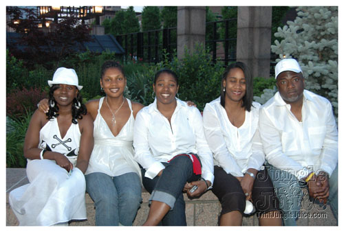 glow7_touch_of_blue-003