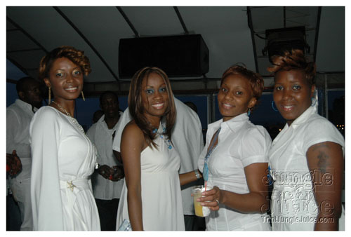 glow7_touch_of_blue-006