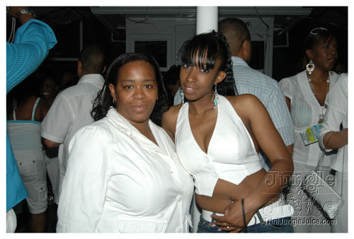 glow7_touch_of_blue-010