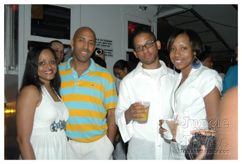 glow7_touch_of_blue-012