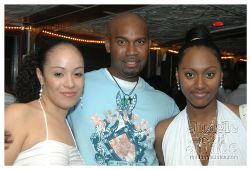 glow7_touch_of_blue-015