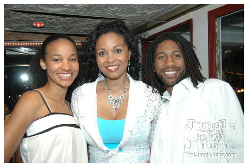 glow7_touch_of_blue-017