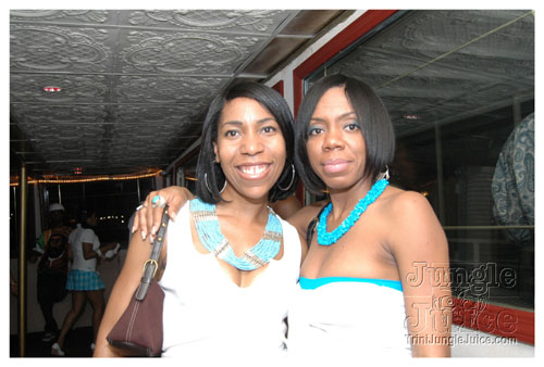 glow7_touch_of_blue-018