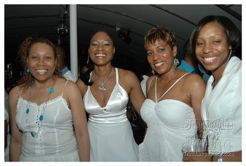 glow7_touch_of_blue-025