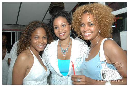 glow7_touch_of_blue-027