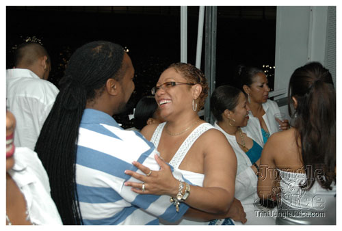 glow7_touch_of_blue-031