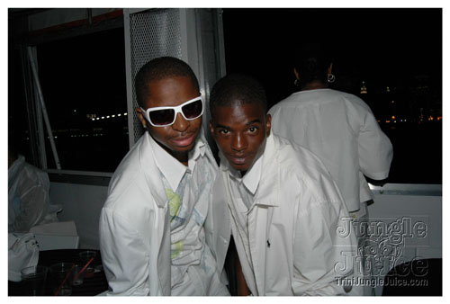 glow7_touch_of_blue-038