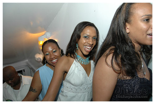 glow7_touch_of_blue-040