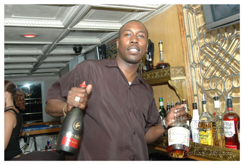 glow7_touch_of_blue-045