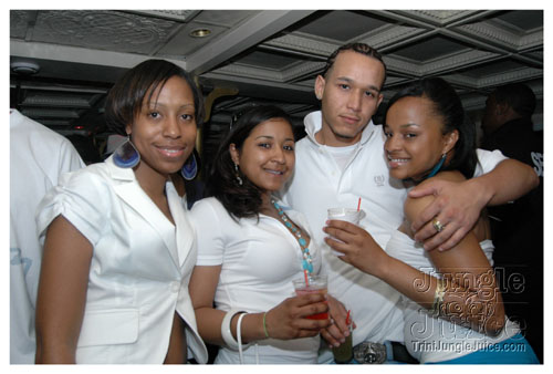 glow7_touch_of_blue-049