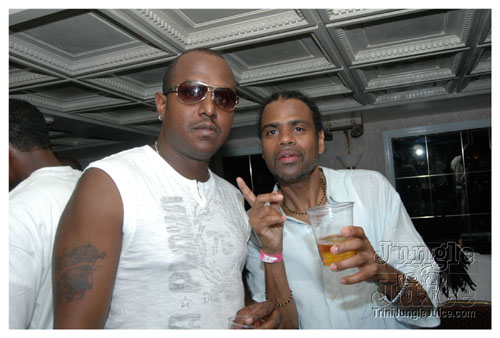 glow7_touch_of_blue-051