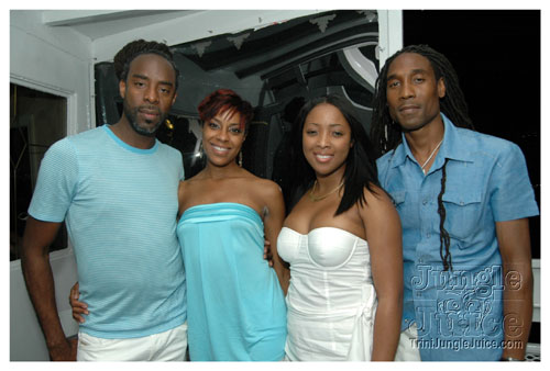 glow7_touch_of_blue-054