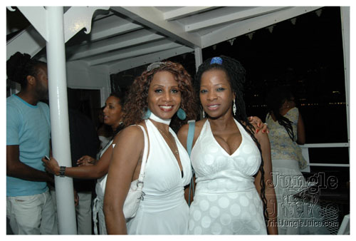 glow7_touch_of_blue-055