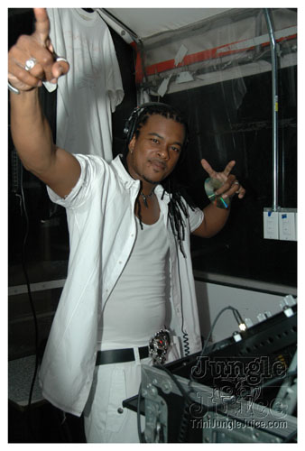 glow7_touch_of_blue-056