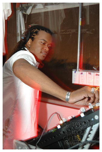 glow7_touch_of_blue-057