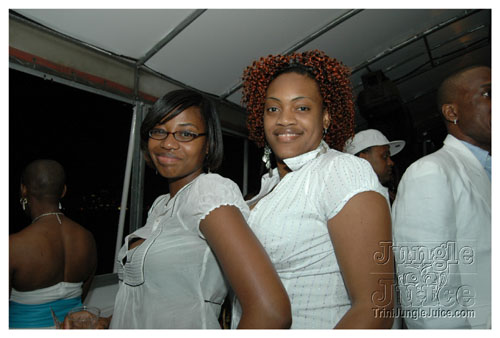 glow7_touch_of_blue-065