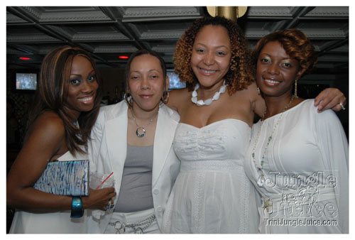 glow7_touch_of_blue-067