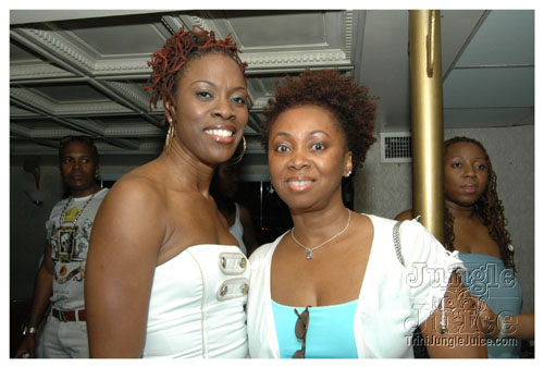 glow7_touch_of_blue-070