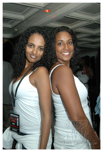 glow7_touch_of_blue-072