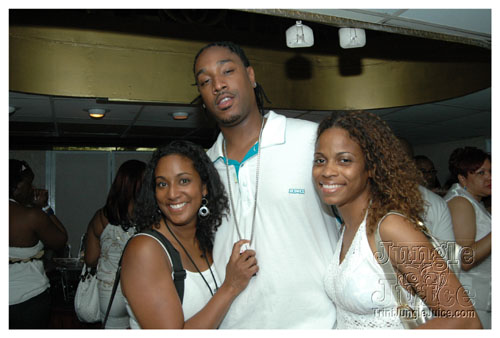 glow7_touch_of_blue-073