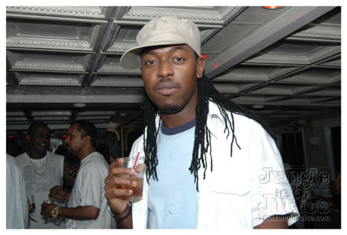 glow7_touch_of_blue-075