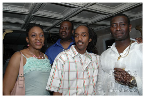 glow7_touch_of_blue-079