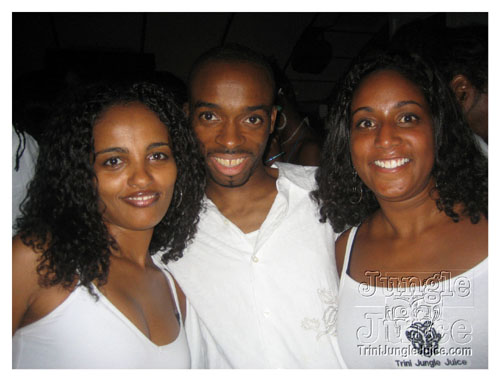 glow7_touch_of_blue-083