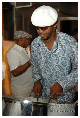 glow7_touch_of_blue-088