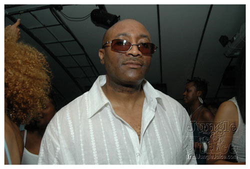 glow7_touch_of_blue-093