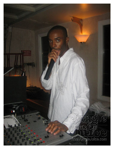 glow7_touch_of_blue-099