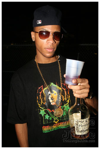 intl_flag_night_2007-009