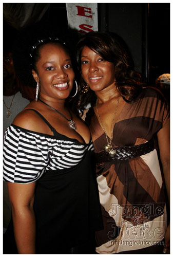 intl_flag_night_2007-013