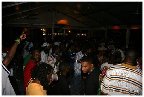 intl_flag_night_2007-018