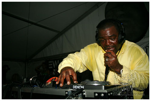 intl_flag_night_2007-019