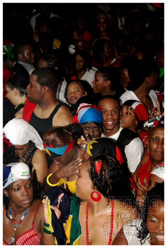 intl_flag_night_2007-044