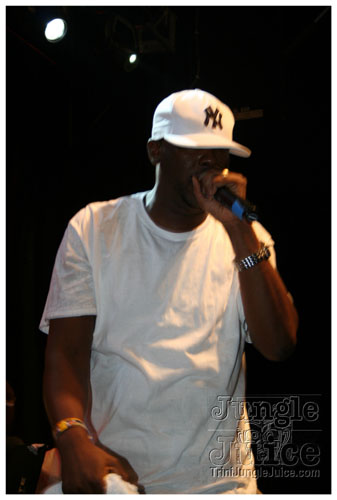 intl_flag_night_2007-045