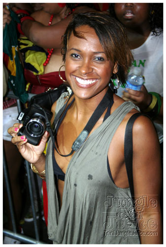 intl_flag_night_2007-046