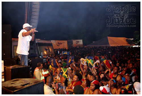 intl_flag_night_2007-047